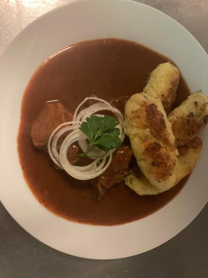 Penzion A Restaurace Modra Ruze ตาบอร์ ภายนอก รูปภาพ